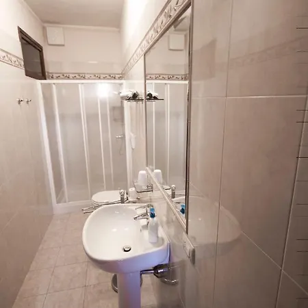 לינה וארוחת בוקר Liberty 3*